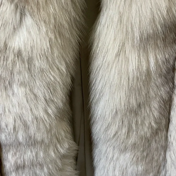 Vintage Cream Arctic Fox Fur Jacket with Quarter Length Sleeves and High Collar